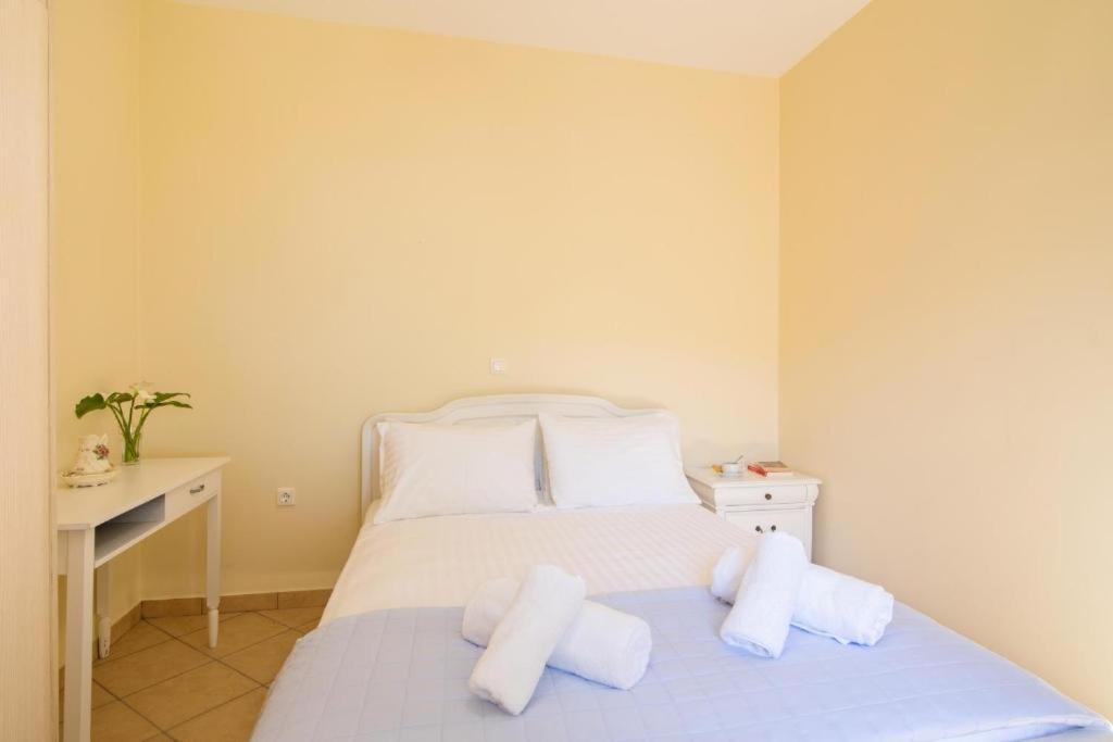 Apartments Margarita Kaizer Bridge Achilleion Ngoại thất bức ảnh