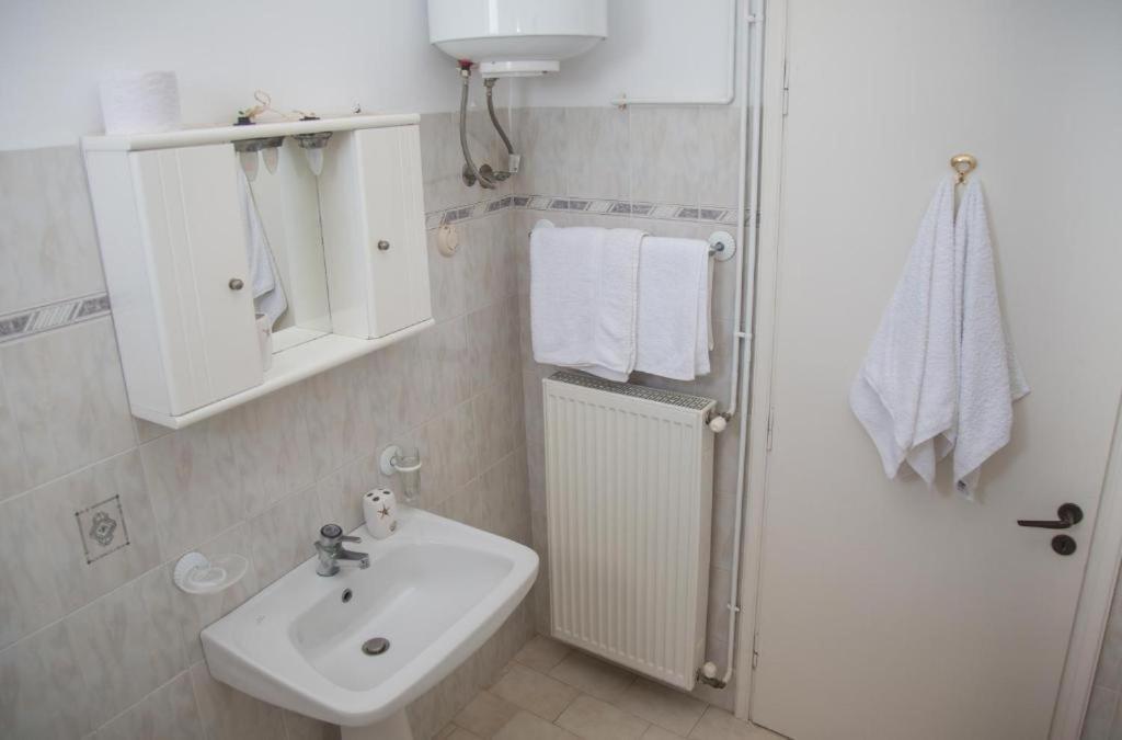 Apartments Margarita Kaizer Bridge Achilleion Ngoại thất bức ảnh